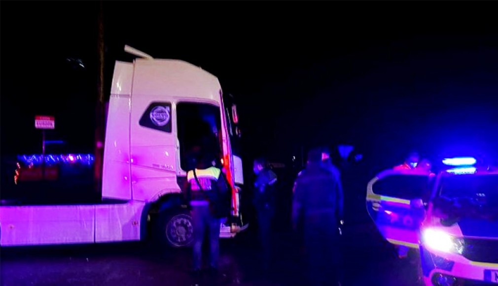 VIDEO: Baia Mare. Un șofer care a furat un camion, urmărit 70 de kilometri și oprit de polițiști cu focuri de armă