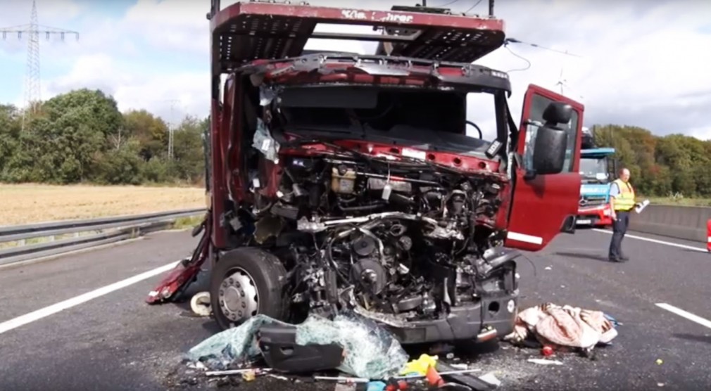 Video: Şofer profesionist român, mort în Germania, strivit în cabină