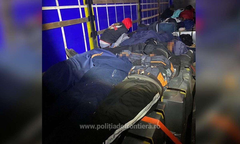 40 de migranți ilegali ascunși într-un singur camion la Nădlac