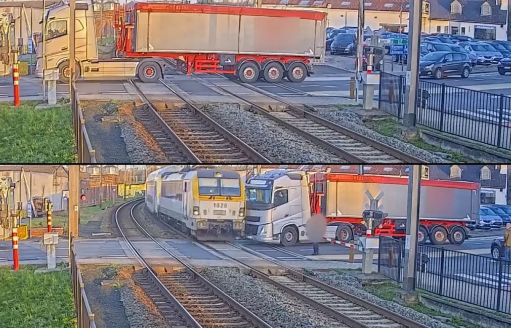 VIDEO Camionul a rămas blocat pe trecerea la nivel. Șoferul a reușit să dea înapoi înainte de sosirea trenului