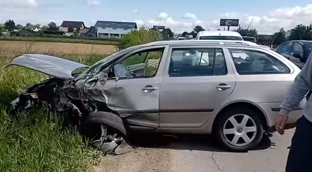 Accident cu un camion. O persoană la spital