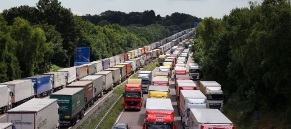 Riscul producerii Brexit fără un acord între Marea Britanie și UE amenință sectorul transporturilor rutiere