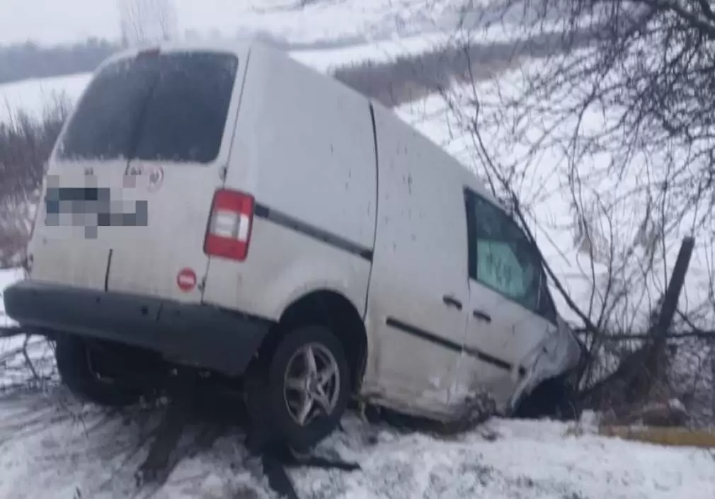 A vrut sa evite un camion care mergea cu spatele, dar a lovit un cap de pod