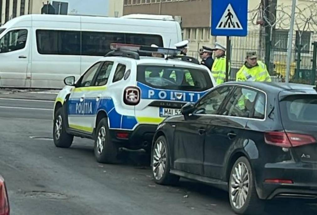 Accident între un buldoexcavator şi un camion