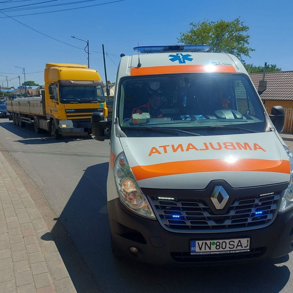 Un camion a acroșat o fetiță de doar 7 ani