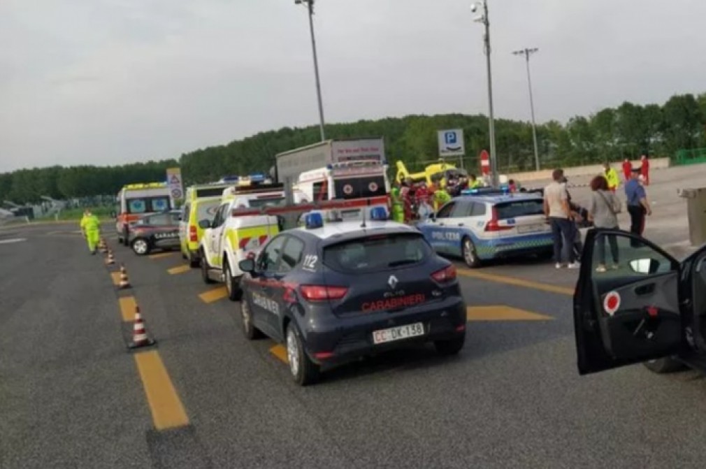 Doi șoferi români, prinși cu 75 de migranți în camion. 10 dintre ei, la un pas de moarte