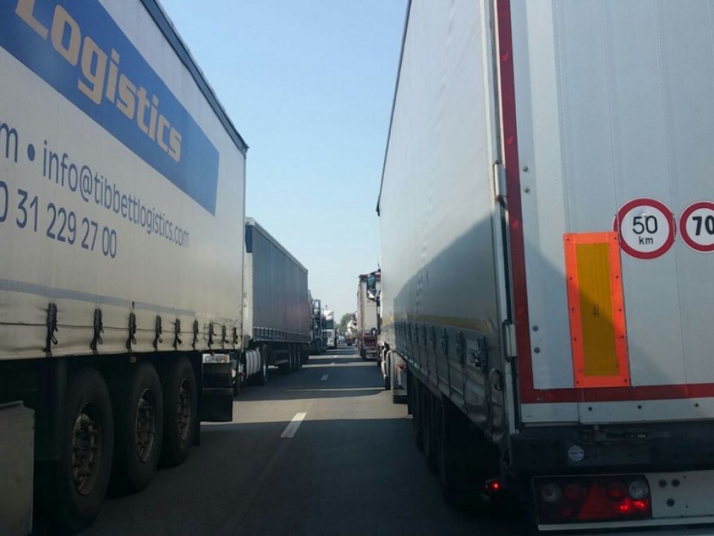 Poliția de Frontieră avertizează șoferii de camion: maghiarii fac controale suplimentare