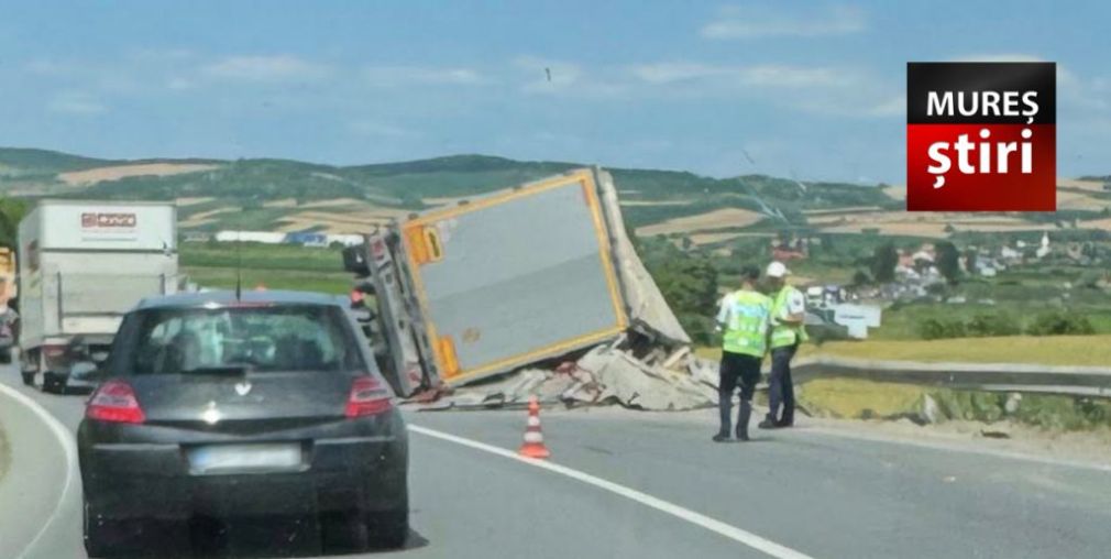 Un camion s-a răsturnat. S-a circulat greu