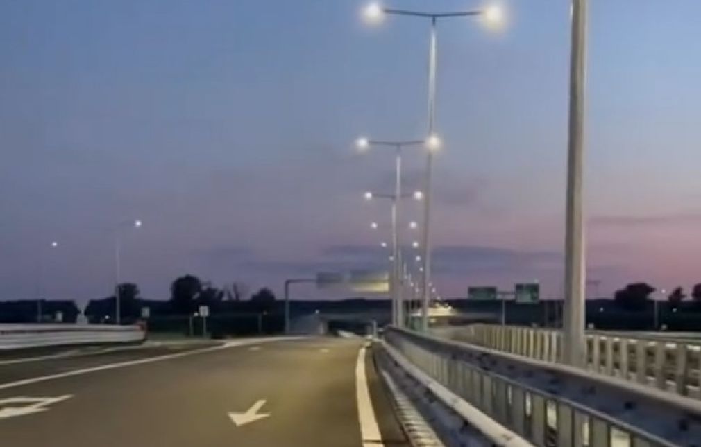 VIDEO Se recepționează o bucată de pe Autostrada București