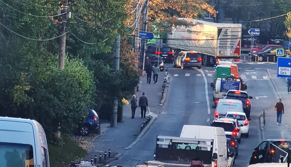 Cluj. Un camion a blocat circulația pe pe Tăietura Turcului