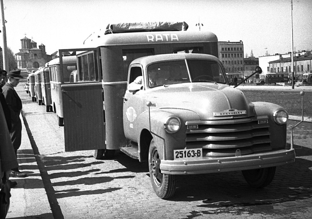 Cum arătau autobuzele camion din București de acum 80 de ani