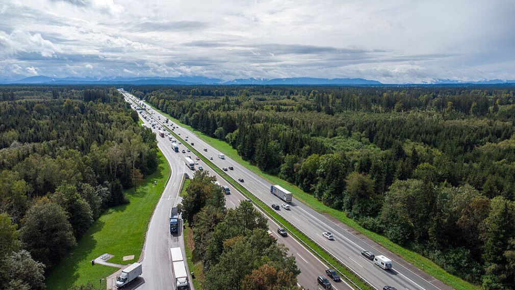 Camioanele foarte lungi pot circula pe 12.000 km de drumuri