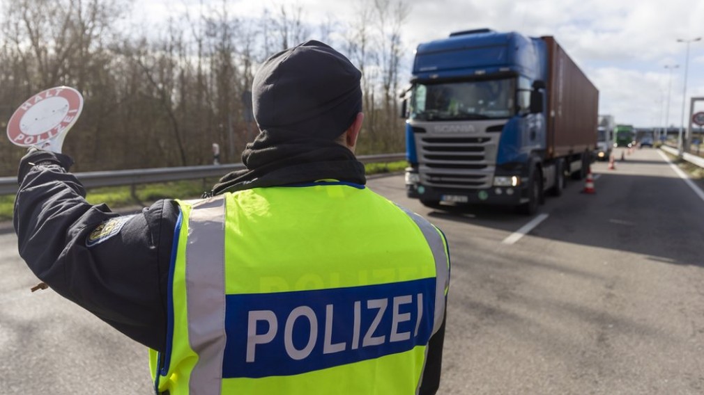 Şofer de camion, la frontieră în Germania: Coloana era de 15 km. Am ajuns luni, am trecut marţi la miezul nopţii
