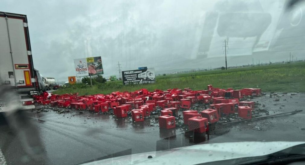A plouat cu bere dintr-un camion. Ce greșeală a făcut șoferul?