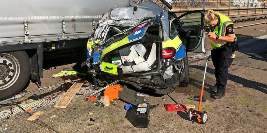 Șofer de TIR, ucis în Germania de o mașină de poliție lovită de un camion
