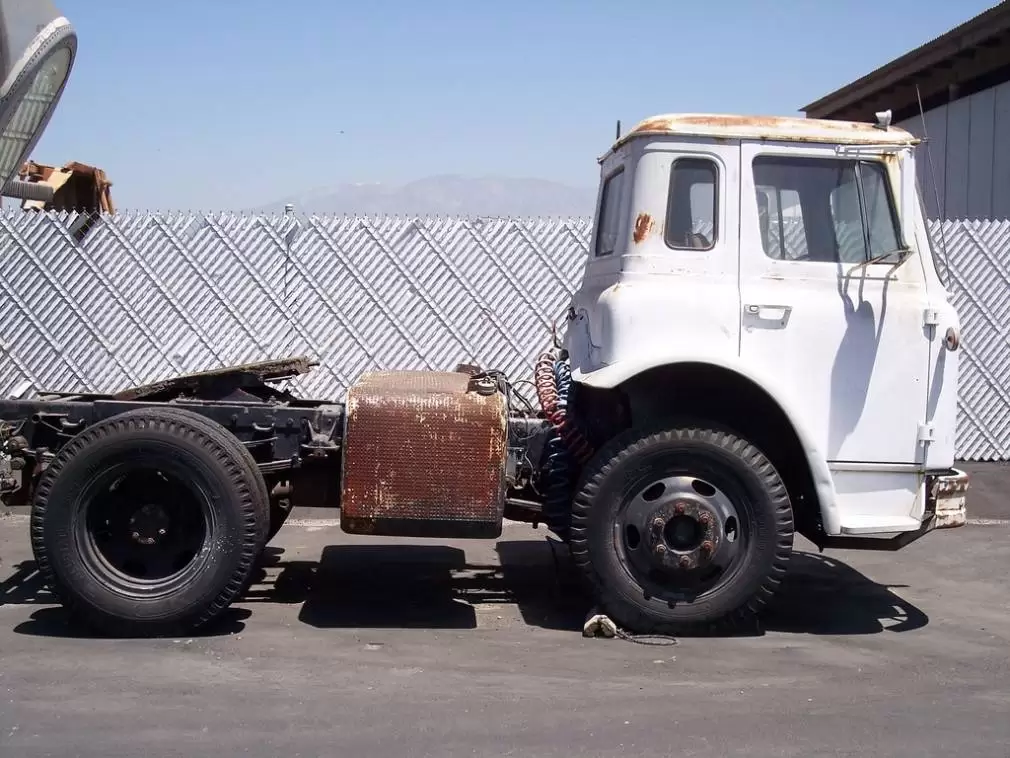 CAMION răsturnat pe Valea Oltului