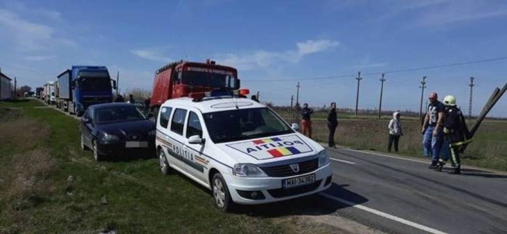 S-a izbit cu mașina de un camion și nici nu și-a dat seama