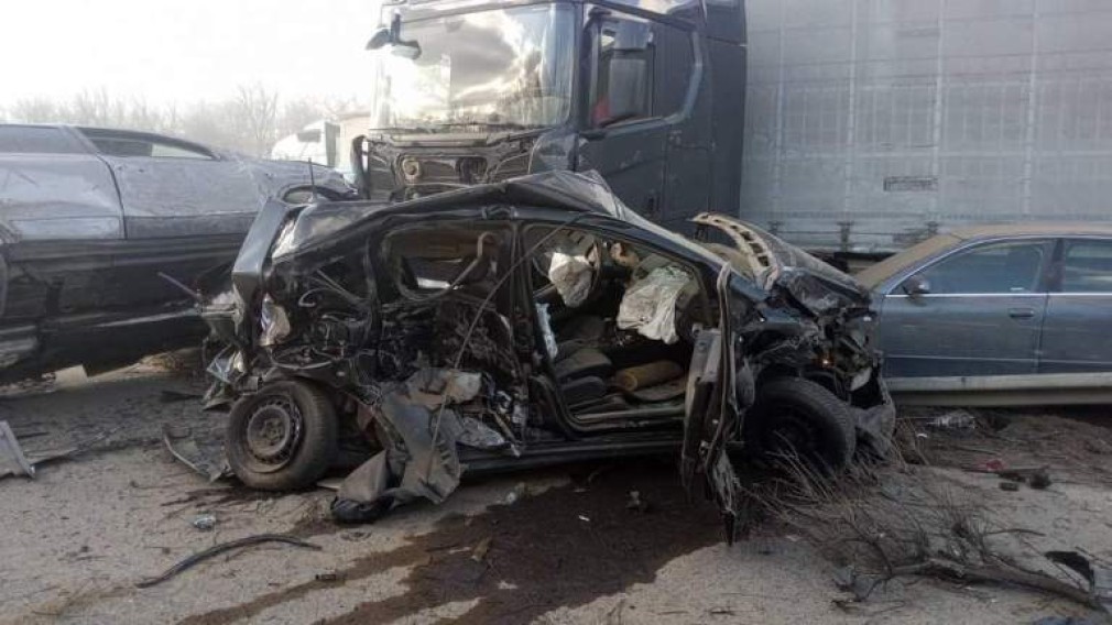 Accident între un camion și două autoturisme în Argeș