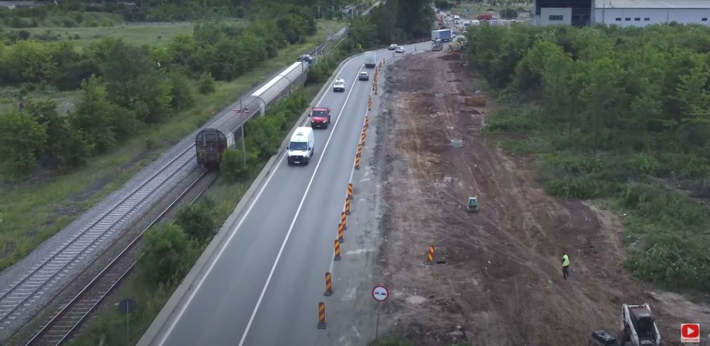 Un camion a intrat în șanț pe Centura București