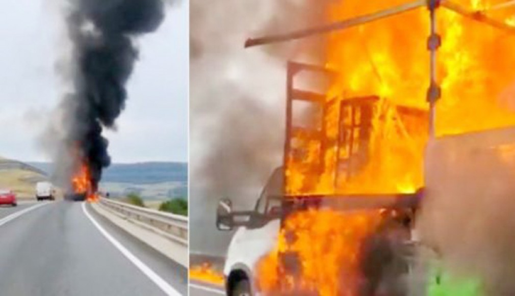 Cluj. Un camion plin de mobilă a luat foc în mijlocul autostrăzii