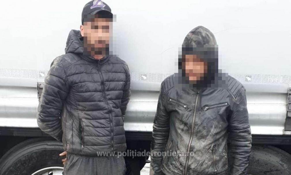Cinci migranți găsiți ascunși în două camioane la Nădlac