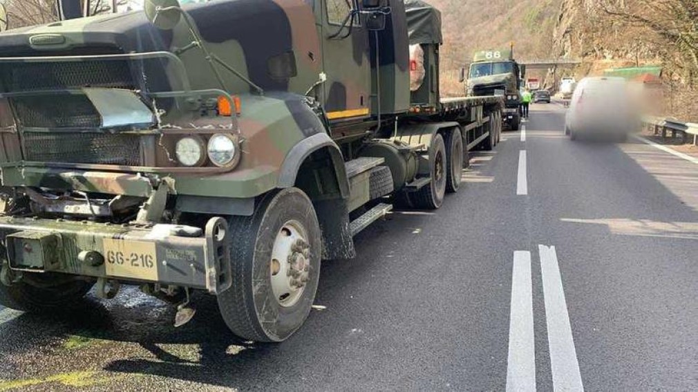 Trei camioane din armata SUA, mobilizată pentru conflictul din Ucraina, s-au tamponat pe Valea Oltului