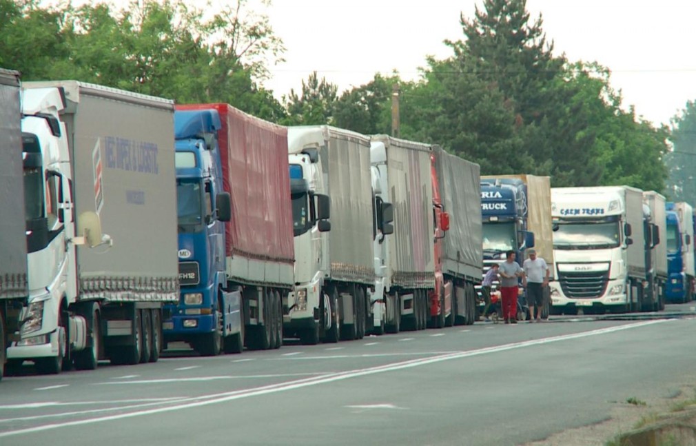 ALERTĂ România cere suspendarea obligației de întoarcere a camioanelor la 8 săptămâni