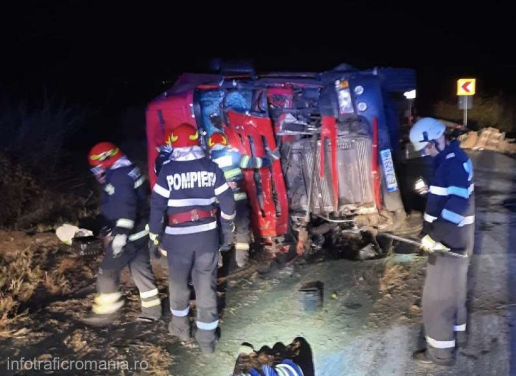 Șoferul grec al unui camion a murit într-un accident. Ar fi adormit la volan