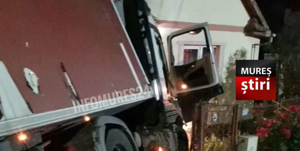 S-au trezit cu un camion în casă