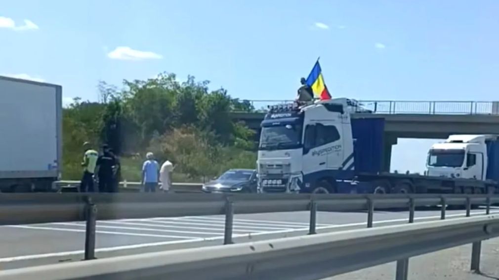 Un șofer de camion a blocat traficul pe Autostrada București - Pitești