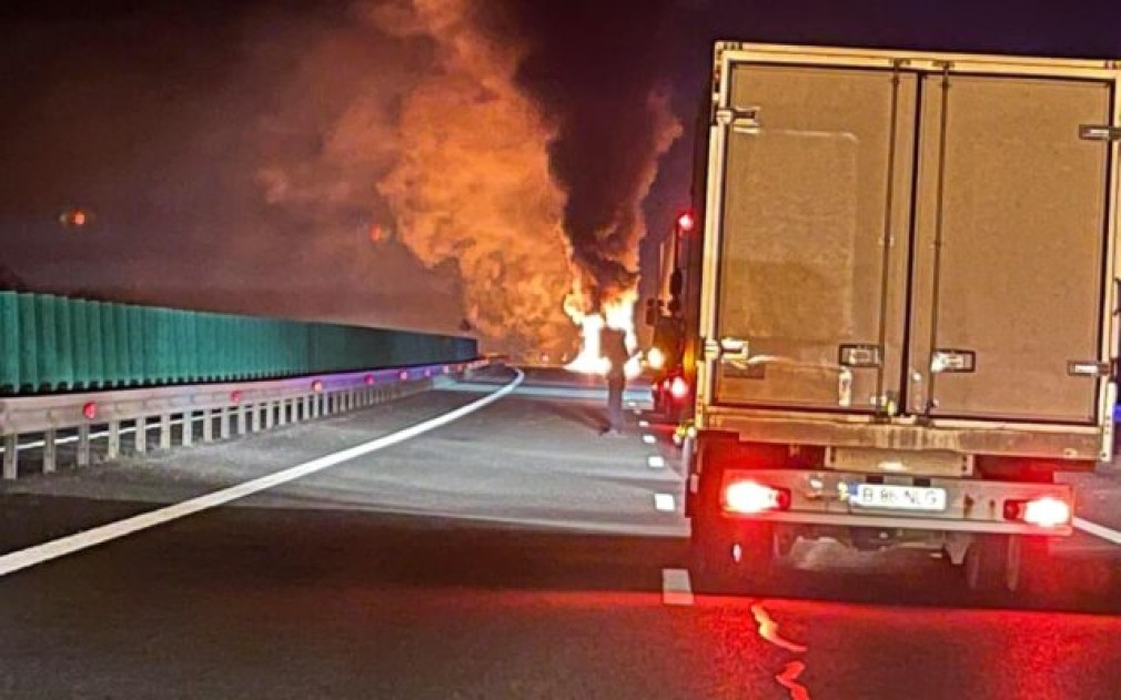 Pericol de explozie pe Autostrada A3. Un camion cu 24 tone de uree s-a răsturnat