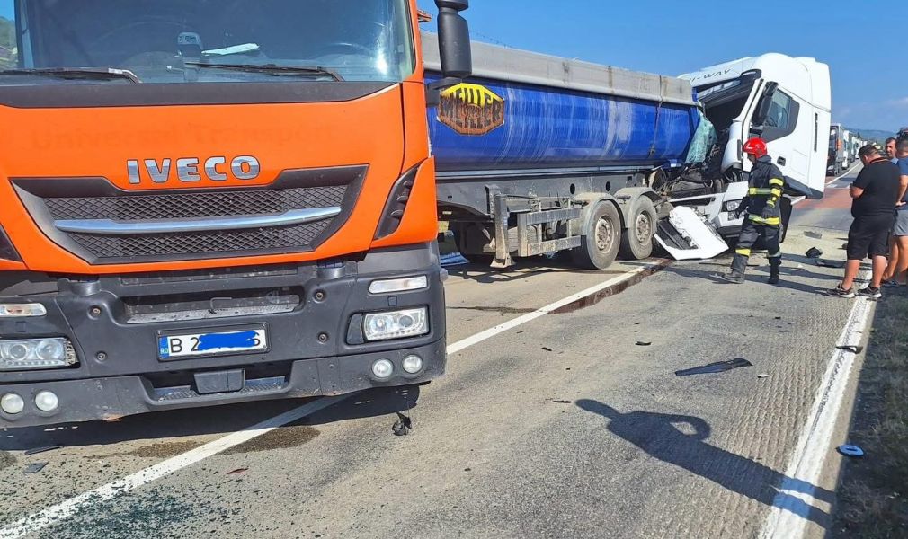 Impact violent între 2 camioane. Unde a avut loc?