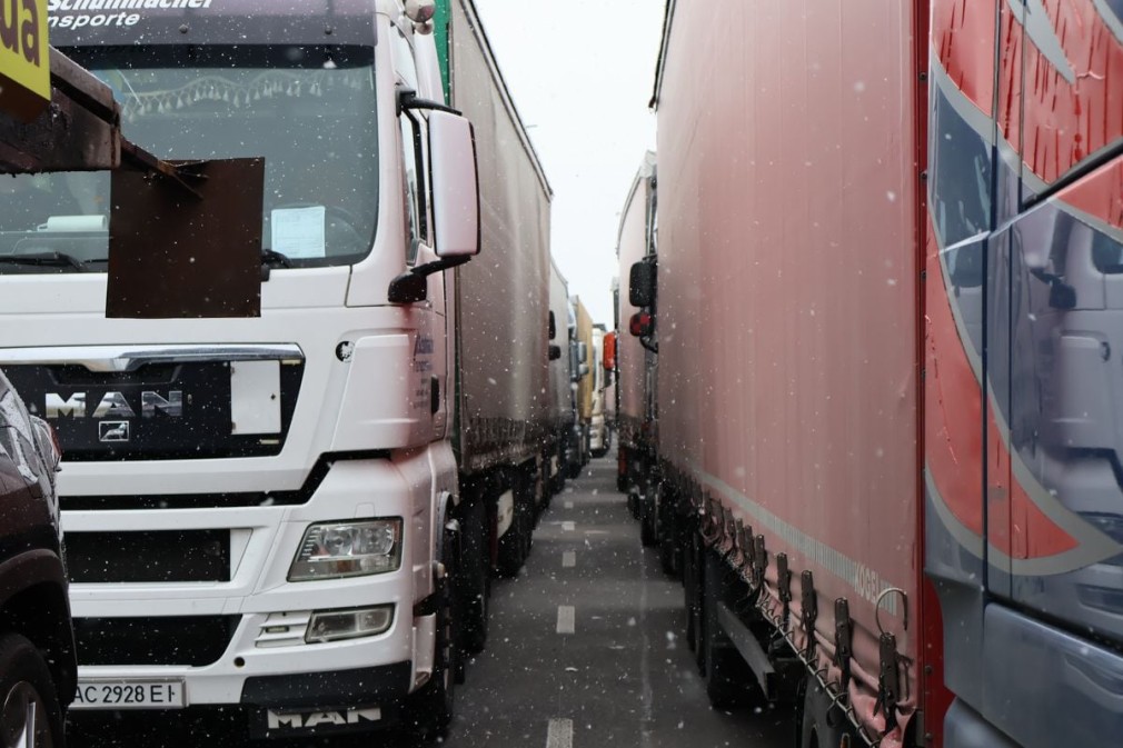VIDEO. Aglomerație de camioane ucrainene în vama Halmeu