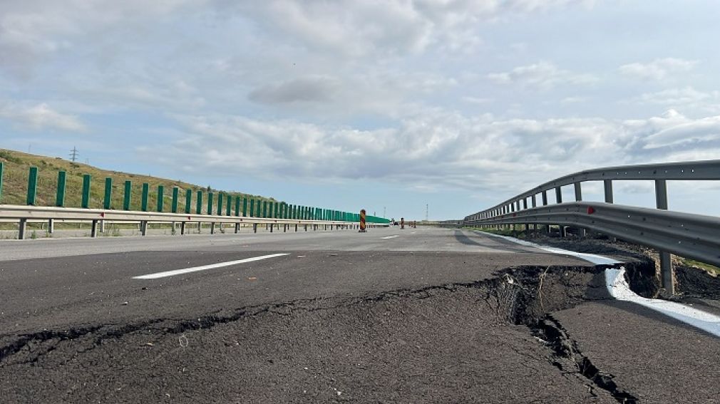 VIDEO CNAIR nu s-a apucat să repare Autostrada 10 care se prăbușește