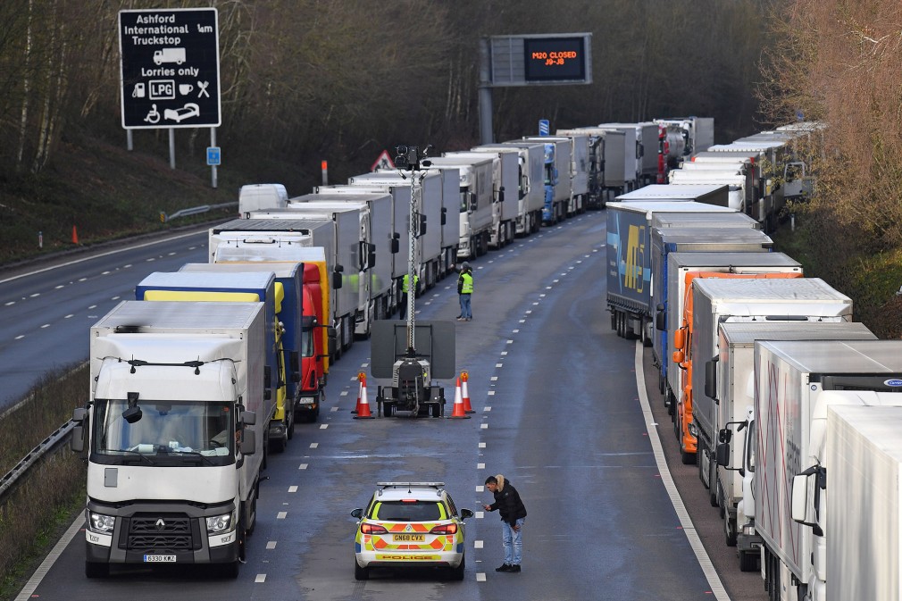 Ce se întâmplă cu șoferii de camion depistați pozitiv la testul COVID în Marea Britanie
