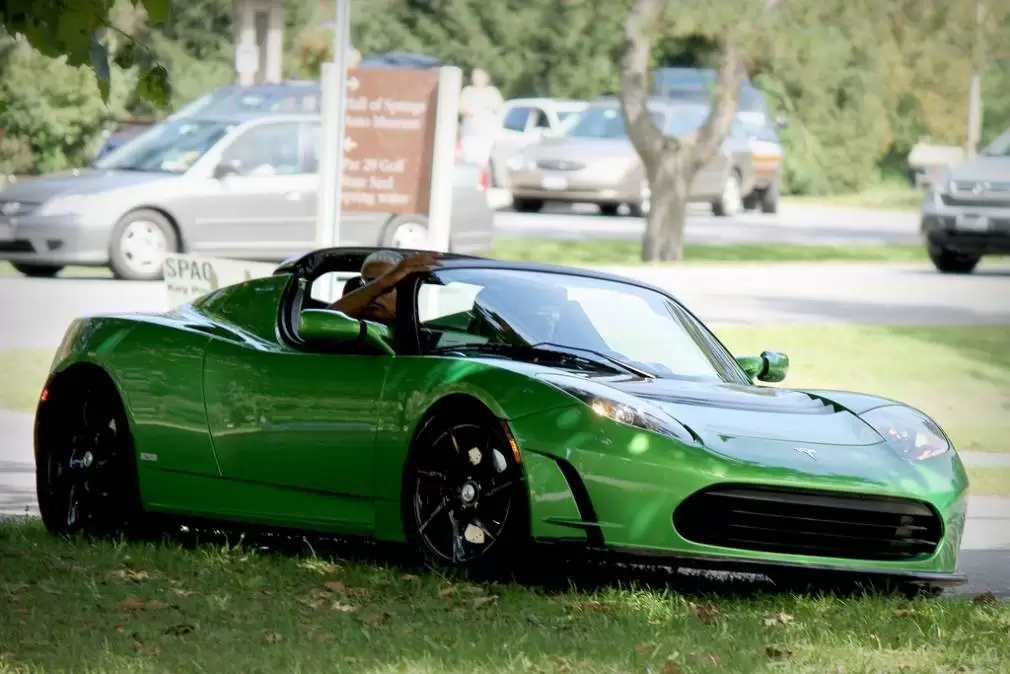 Ultimul model TESLA, pe șosele