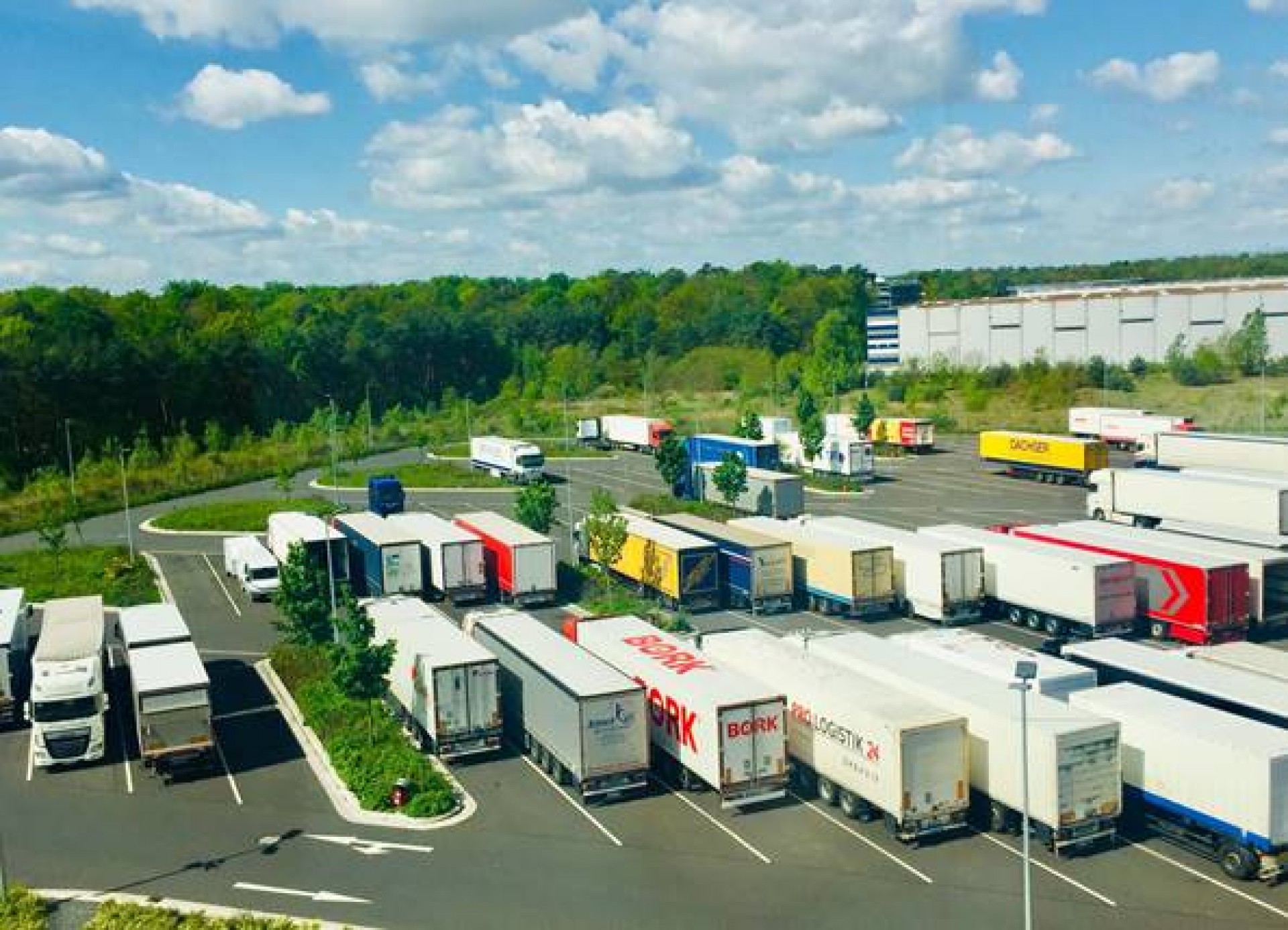 Germania se confruntă cu lipsa a 40.000 de locuri de parcare pentru camioane