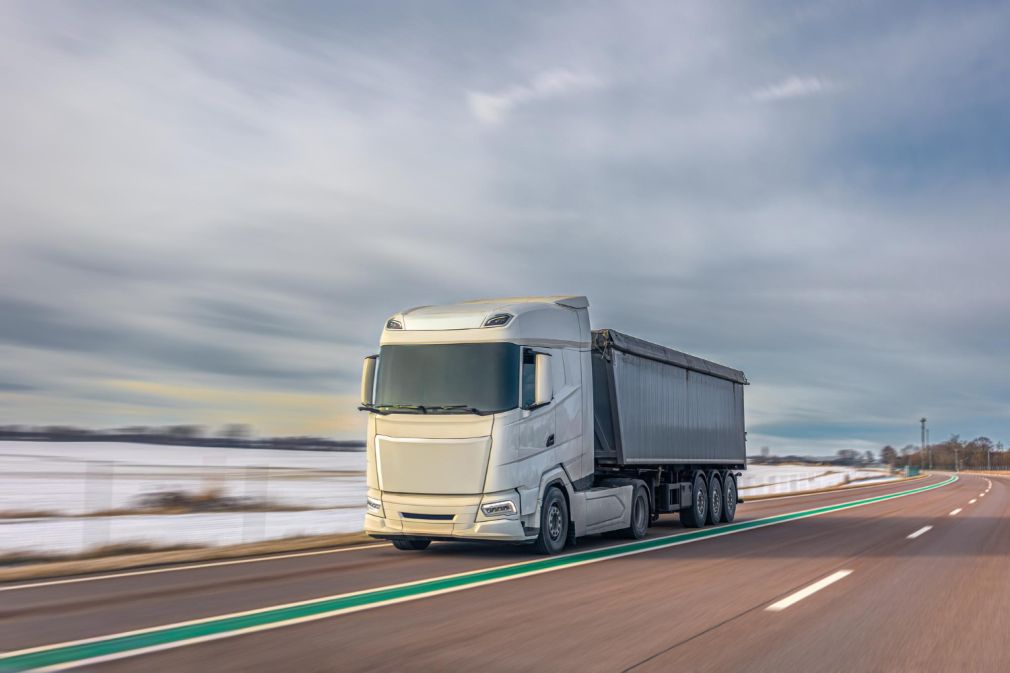 Disperarea Transportatorilor: Angajează șoferi fără permis pentru că nu are cine să conducă autocamioanele