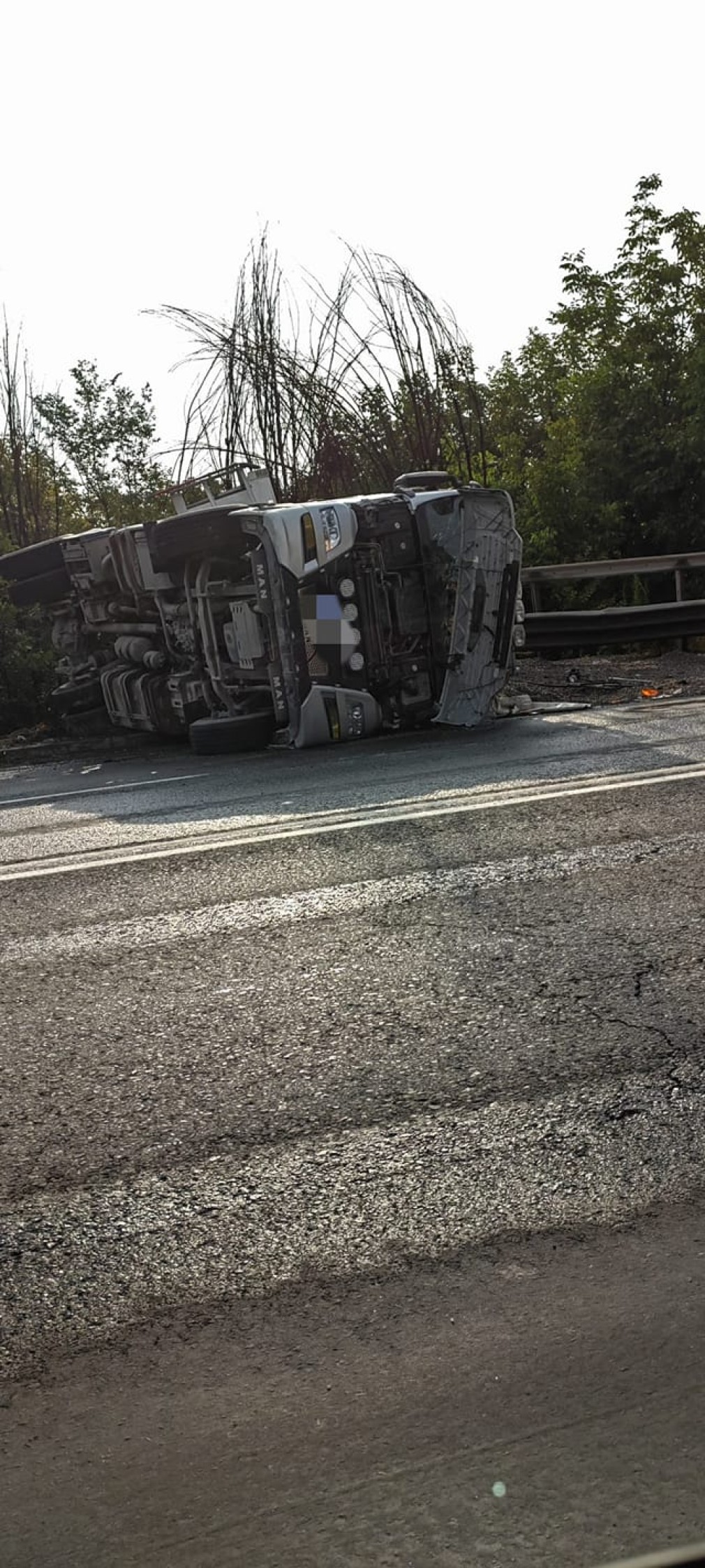 Un camion s-a răsturnat pe Centura București. Cum a fost posibil?