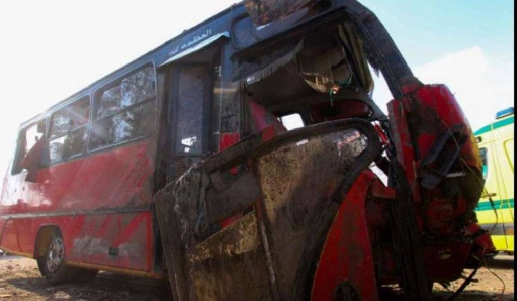 12 persoane și-au pierdut viața după ce un autocar s-a izbit de un camion