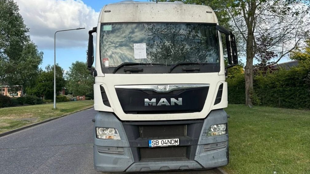 Camion înmatriculat în România, abandonat în Marea Britanie