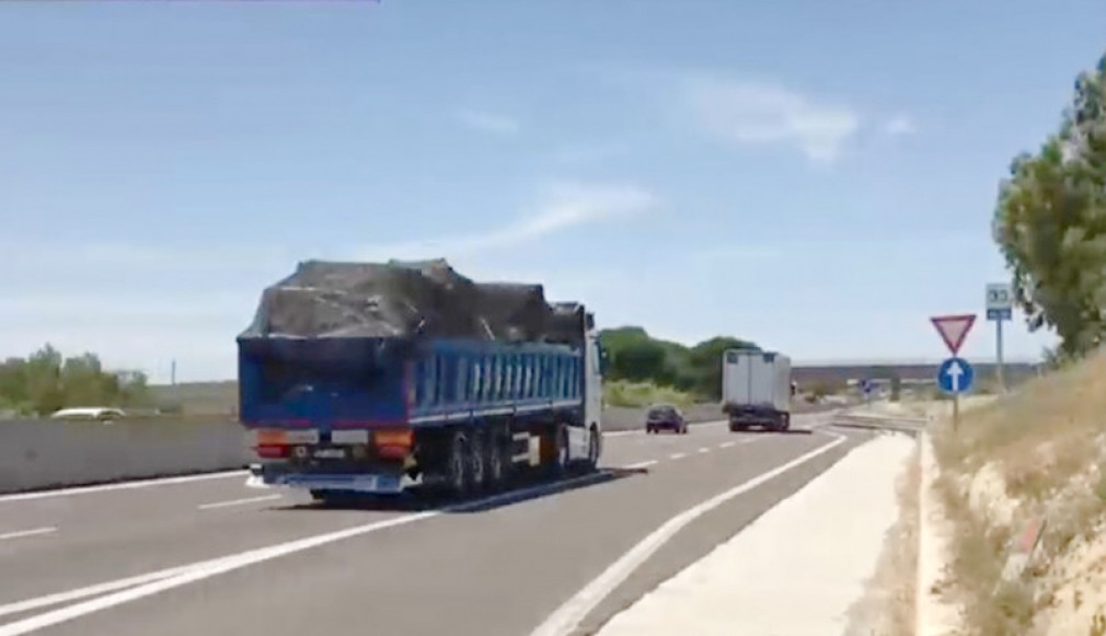 VIDEO: Șofer profesionist român, jefuit de marfă de 40.000 de euro, pe o autostradă din Italia