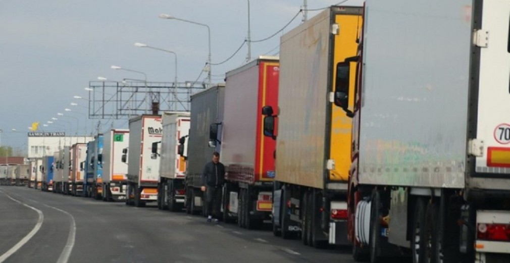 13.000 de camioane controlate în 24 de ore la granițele României
