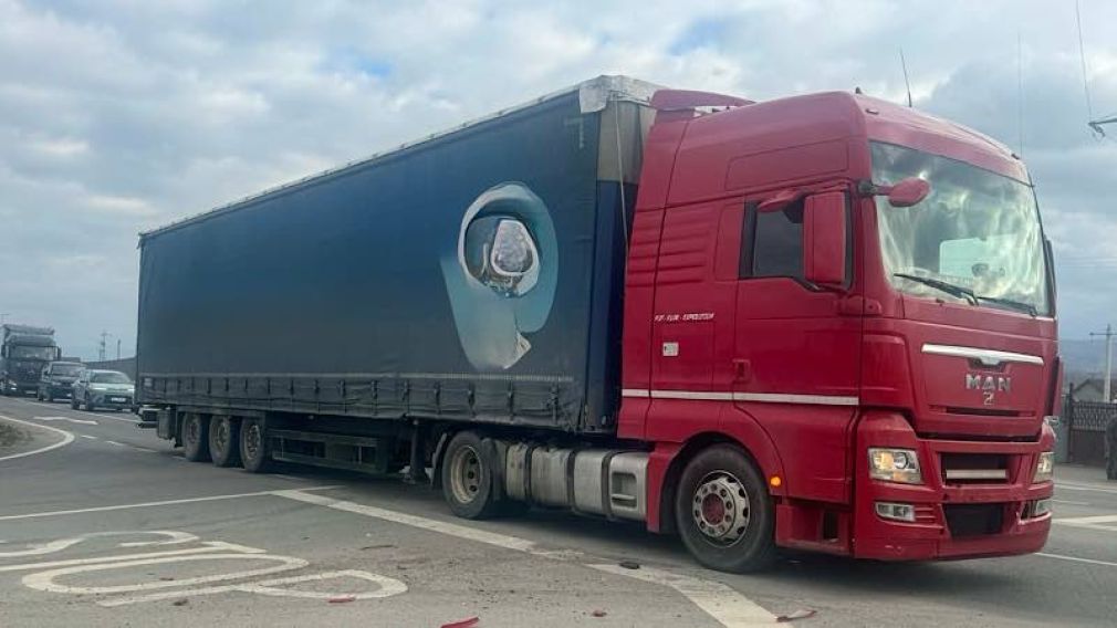 Autoturism tamponta de un campion pe Centură