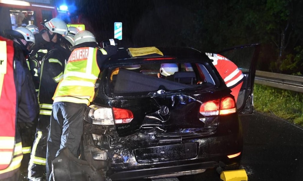 Șofer român de camion căutat de poliție. A provocat un accident grav și a fugit