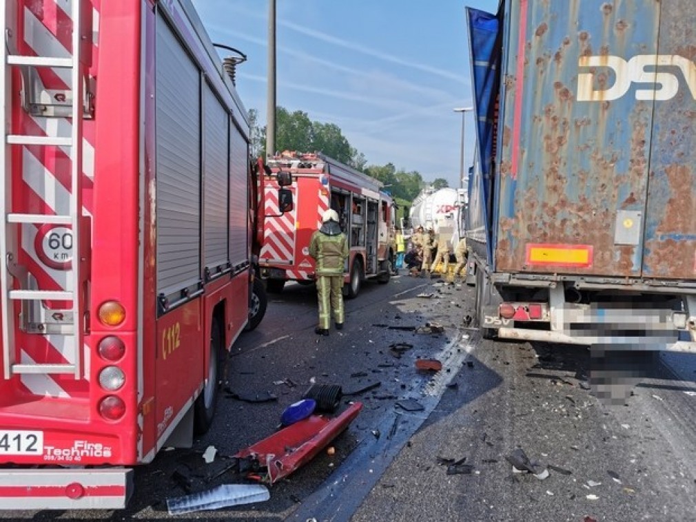 Șofer român de CAMION, strivit de cabină în Belgia într-un accident în lanț cu alte TIR-uri