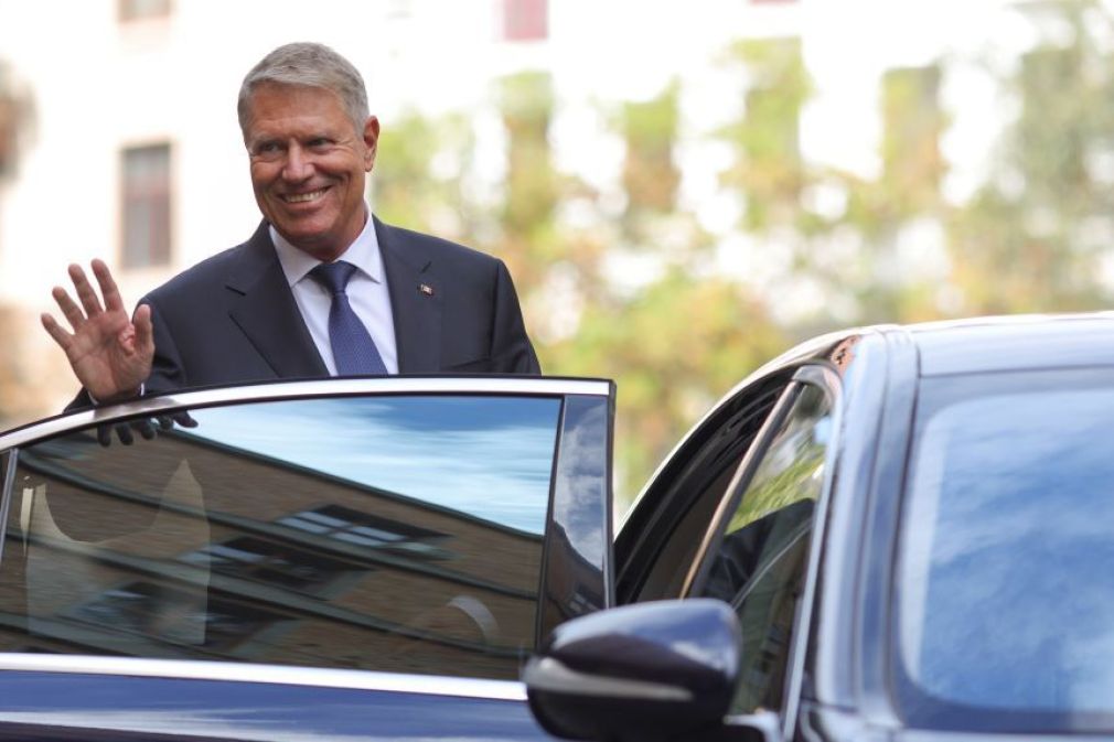 Iohannis a demisionat din funcția de președinte. Cine îi ia locul?