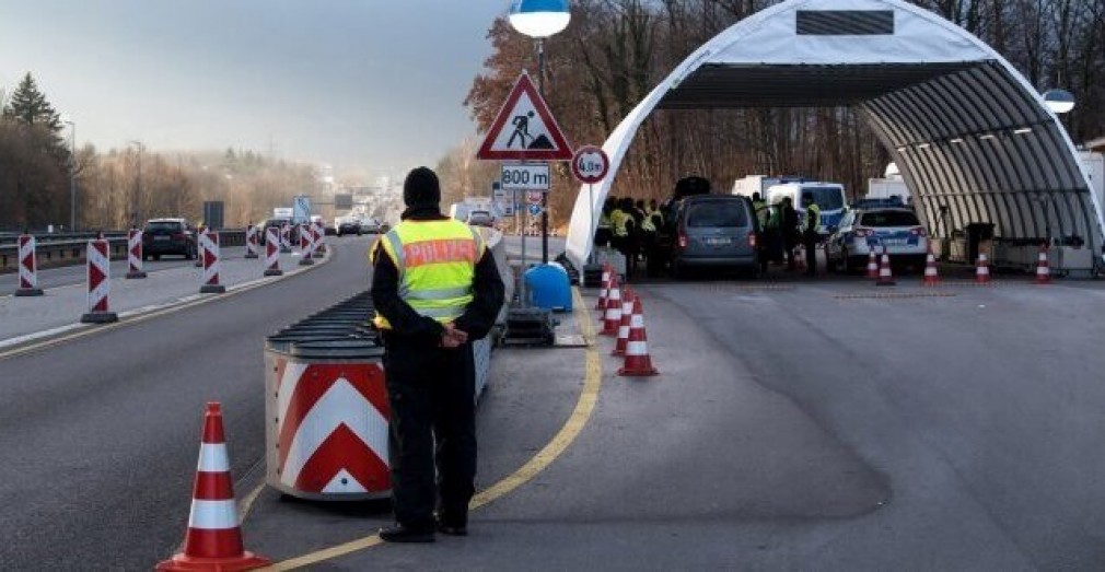 Cozi uriașe la granița ceho-germană, după înăsprirea condițiilor de intrare în Germania