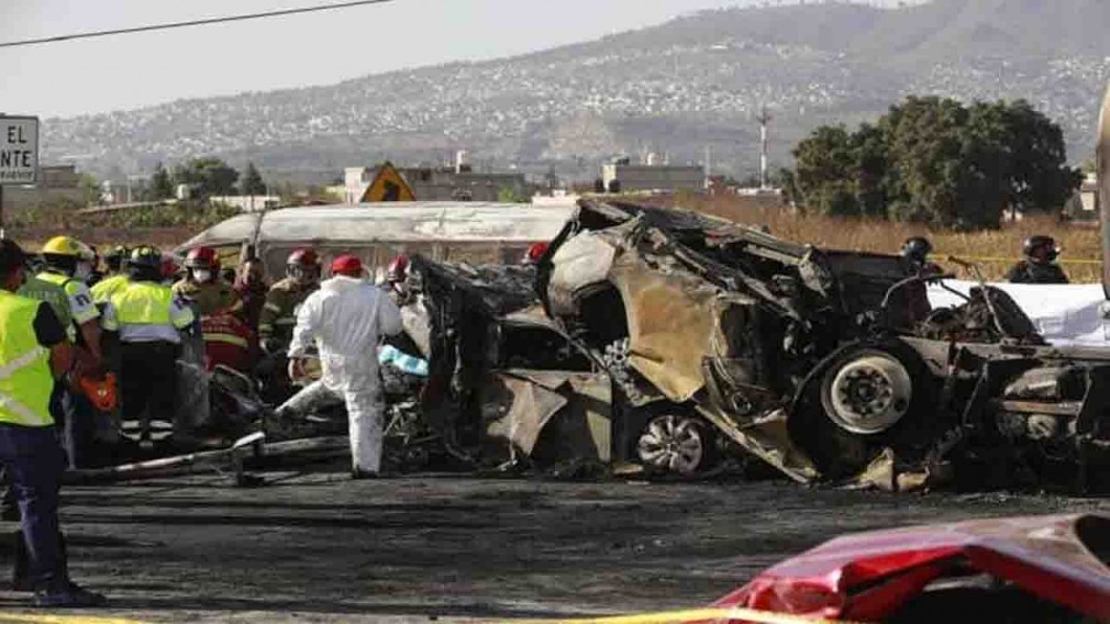 VIDEO 19 oameni au murit după ce un camion a rămas fără frâne pe o autostradă