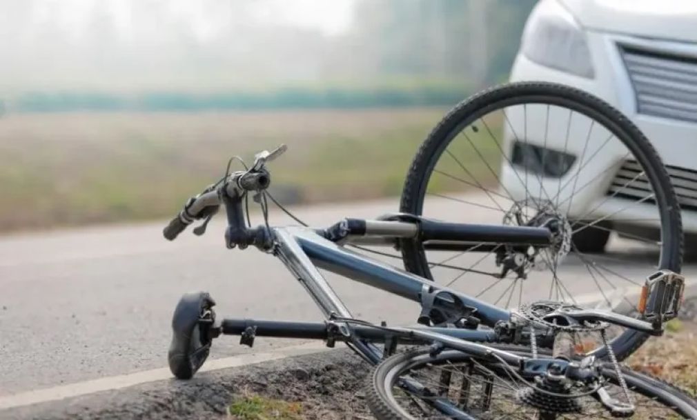 Un biciclist și-a pierdut viața lovit de camion